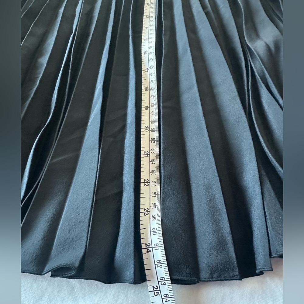 Burberry Uniform Elegant Black Pleated Midi Skirt Size 8 - Picture 8 of 16